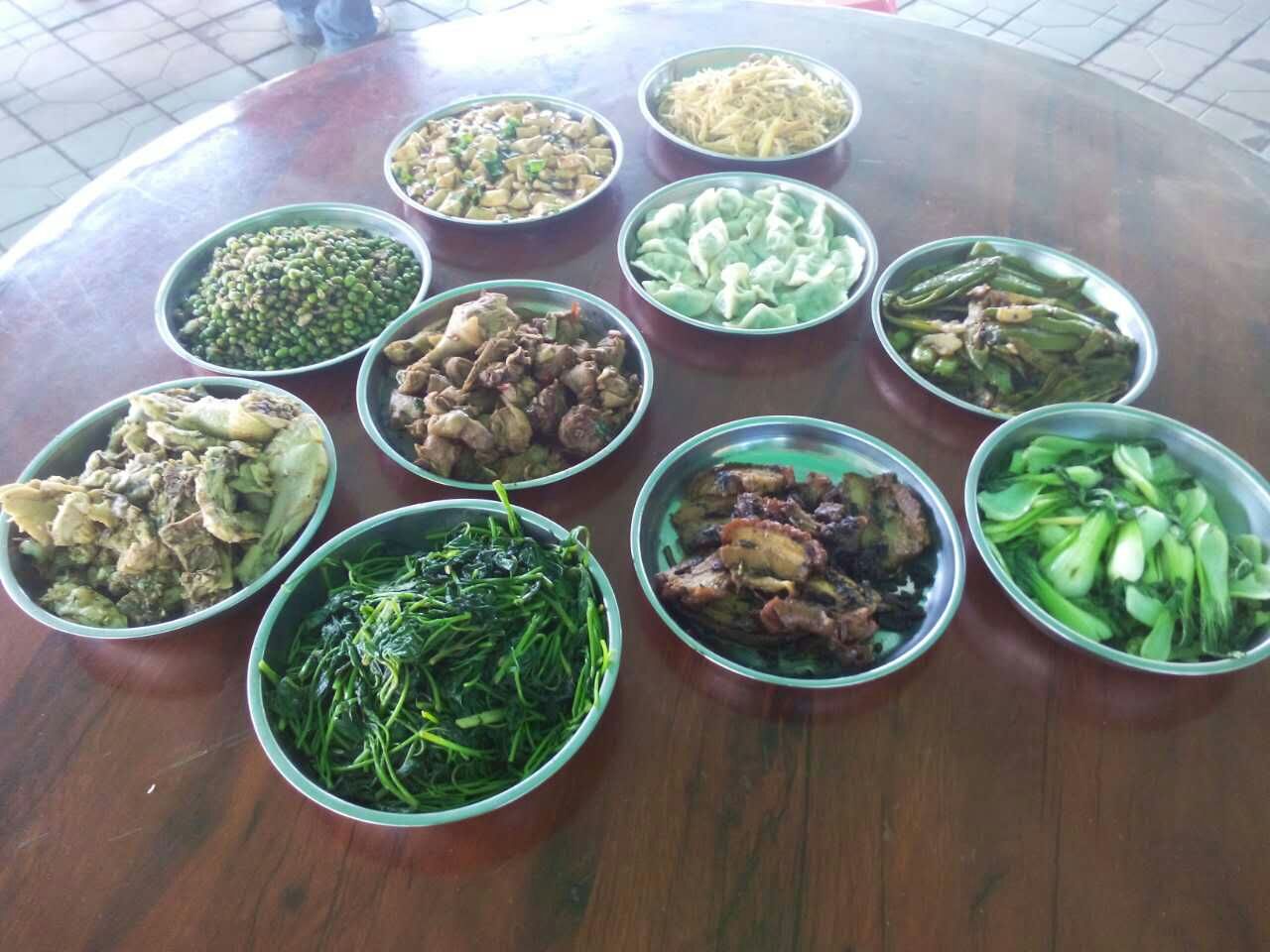 豐盛的農家午餐